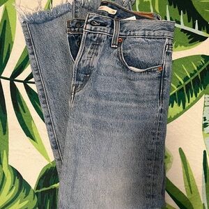 Levi’s Wedgie straight leg size 2